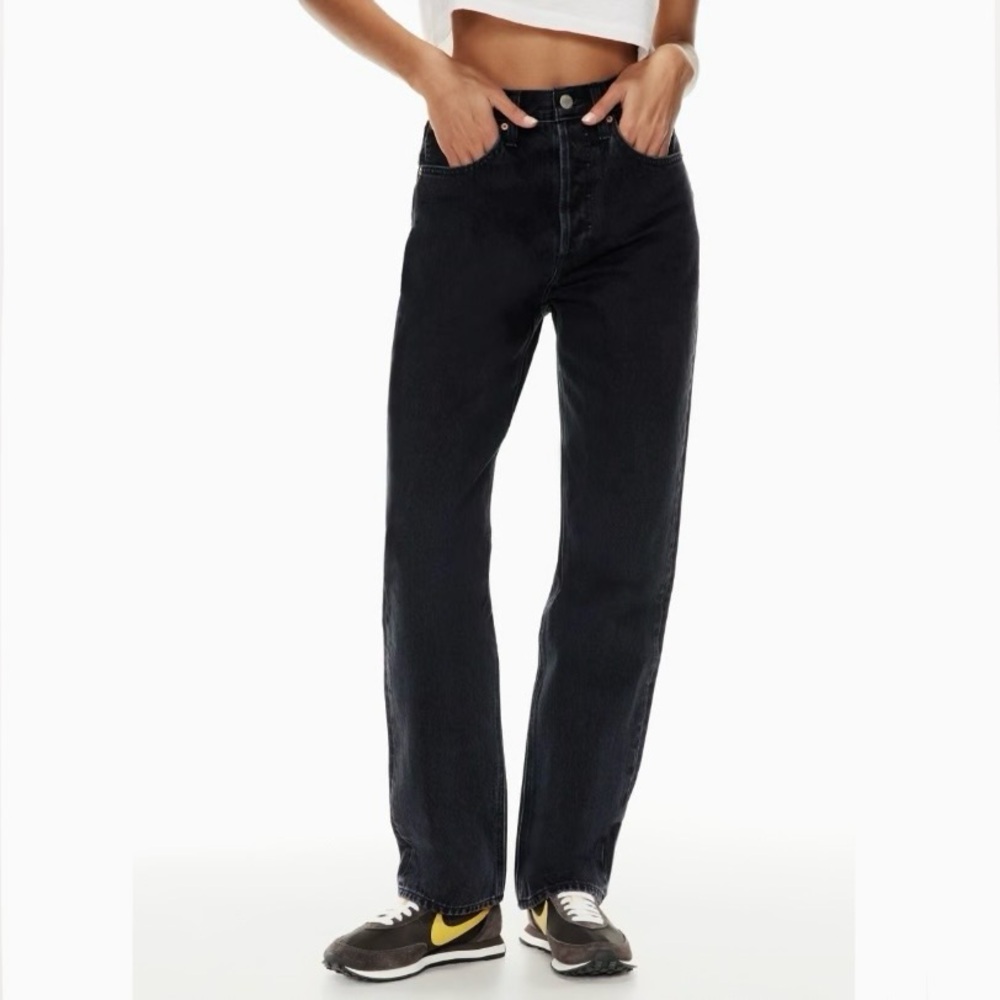 Denim Forum Joni high-rise loose jeans (Aritzia). 🖤